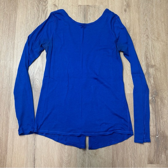 lululemon athletica Tops - Lululemon Blue Long Sleeve Crewneck Open Back Thumb Holes Top Shirt Small